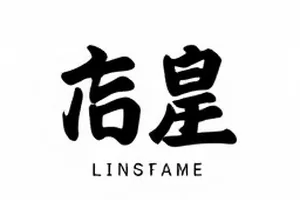灰调录音室里的访谈话筒与防喷罩