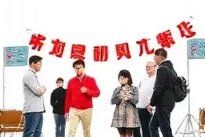 凌晨电脑屏幕上未完成的通稿排版草稿